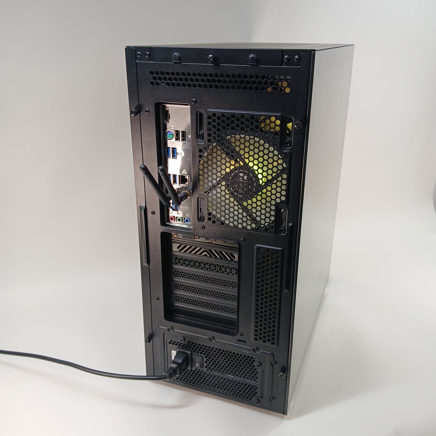 iBuyPower Slate MR2140 Ryzen 5 5600 8GB RAM 500GB GeForce GTX 1650