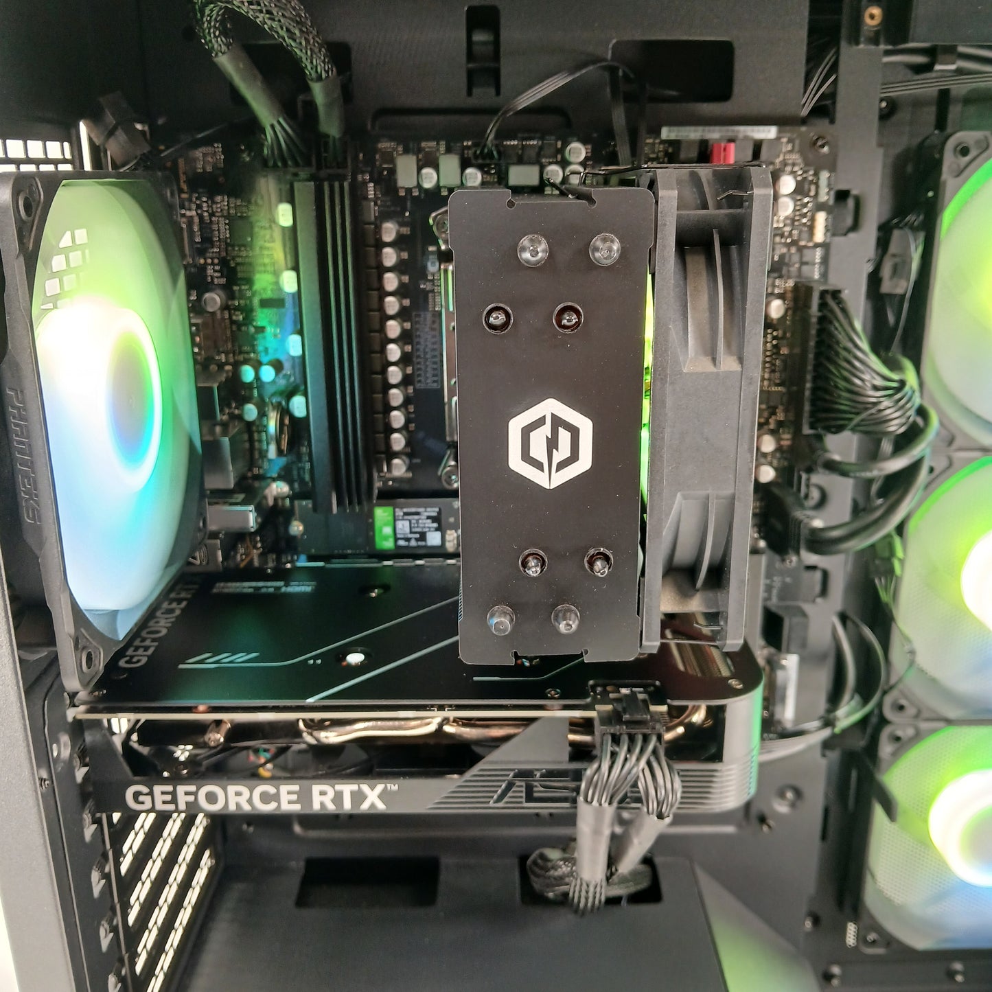 CyberPower C-Series Ryzen 7 8700F 4.10GHz 16GB RAM 2TB SSD ASUS GeForce RTX 4060