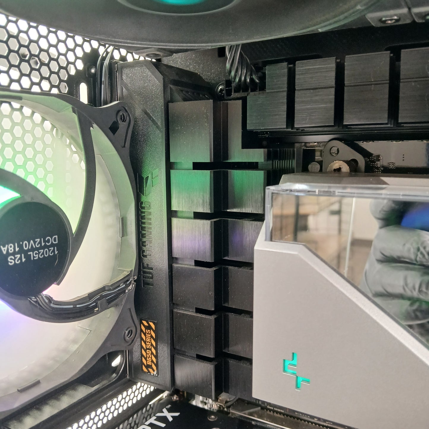 Custom PC Ryzen 5 7600X 4.70GHz 32GB RAM 4TB SSD ASUS GeForce RTX 3060 B650M-PLUS Wifi